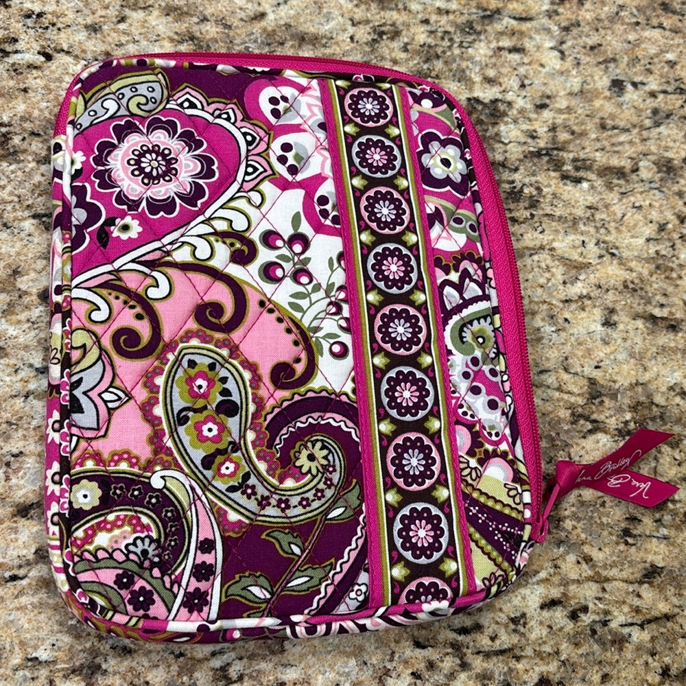 VERA BRADLEY Very Berry Paisley Tablet Case NWOT 7x9 inches Raspberry Pink